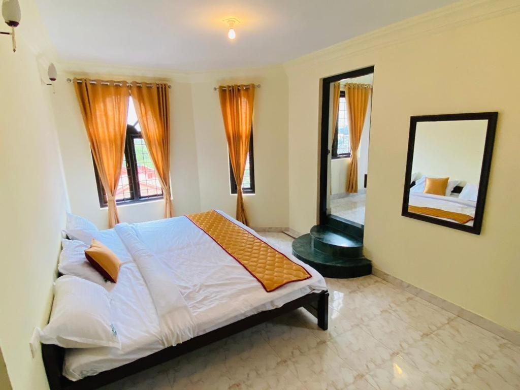 Bob Leisure Hotel Ооти Екстериор снимка